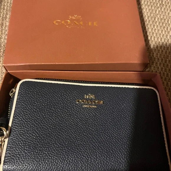 Coach Dark Blue Leather Wristlet with White Trim - Picture 2 of 9